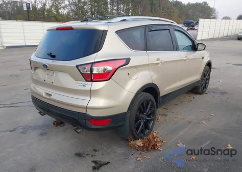 2017 Ford Escape Titanium z USA, uszkodzony, nr VIN 1FMCU9J95HUE99221